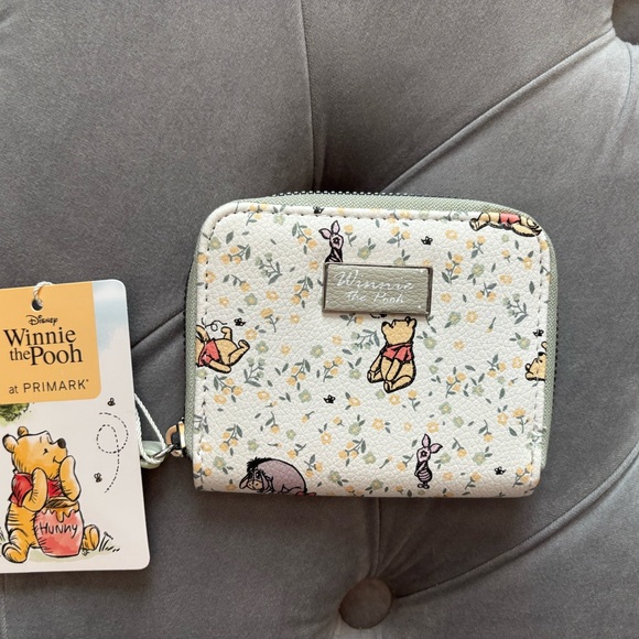 Winnie the Pooh Floral Print Wallet - Picture 2 of 4